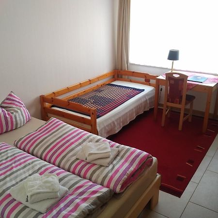 Aaron - Privatunterkunft Magdeburg Exteriör bild