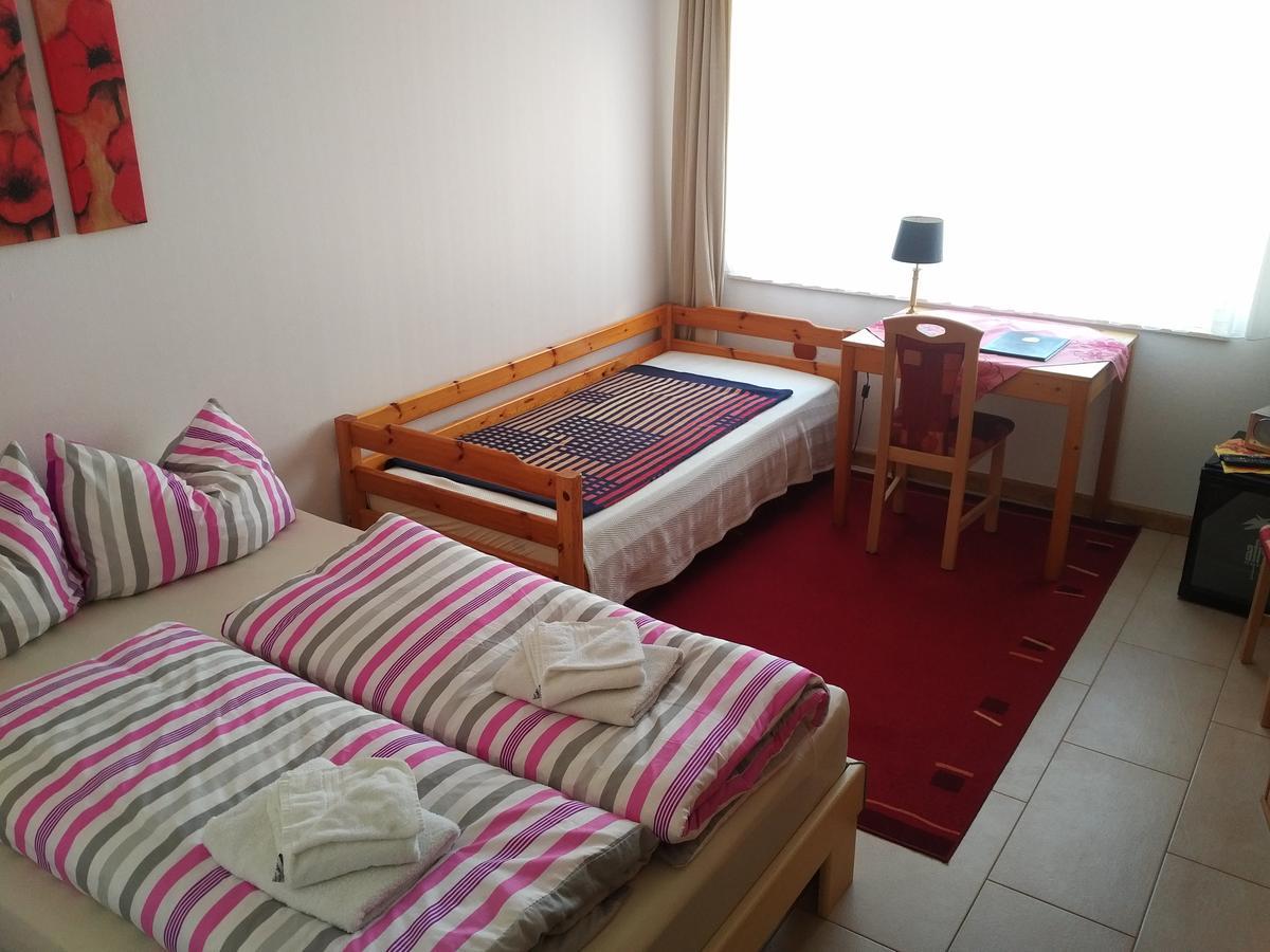 Aaron - Privatunterkunft Magdeburg Exteriör bild